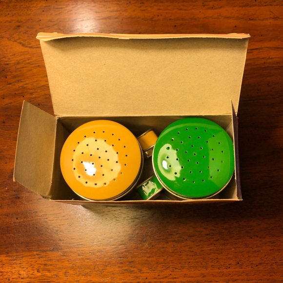 Vintage Salt & Pepper Shaker Set Range Top Style Jumbo Size W/ Easy Grip Handles - Picture 11 of 12